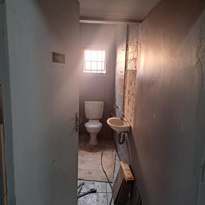 To Let commercial Property for Rent in Sidwell Eastern Cape